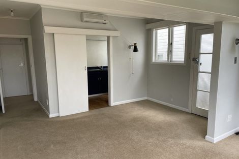 Photo of property in 10a Oriental Terrace, Mount Victoria, Wellington, 6011