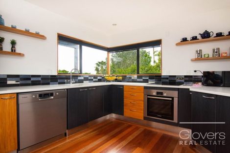 Photo of property in 22 Rimu Road, Oratia, Auckland, 0604