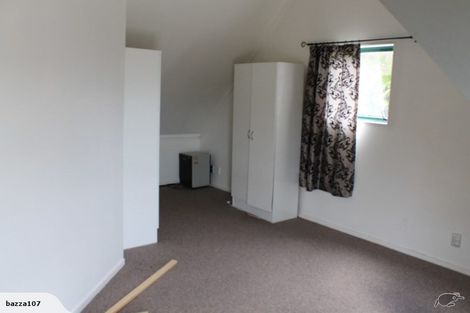 Photo of property in 1 Rauhuia Crescent, Parau, Auckland, 0604