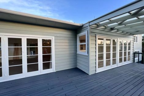 Photo of property in 16 Richards Avenue, Forrest Hill, Auckland, 0620