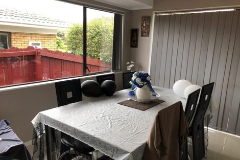 Photo of property in 1/81 Aviemore Drive, Highland Park, Auckland, 2010