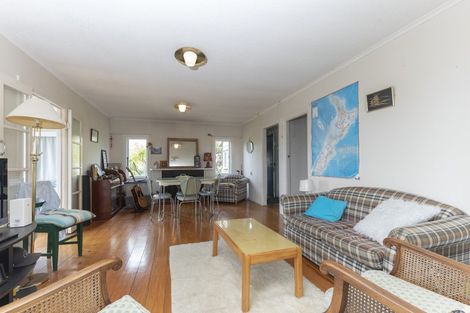 Photo of property in 29 Rayner Road, Piha, New Lynn, 0772