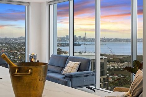 Photo of property in Sentinel Apartments, 2403/3 Northcroft Street, Takapuna, Auckland, 0622