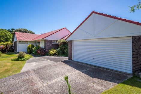 Photo of property in 16 Richmond Avenue, Waikanae, 5036