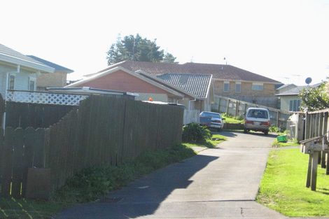 Photo of property in 2/23 Bernina Place, Weymouth, Auckland, 2103