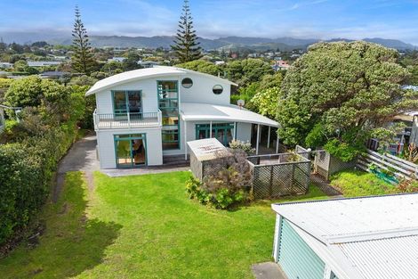 Photo of property in 89 Tutere Street, Waikanae Beach, Waikanae, 5036