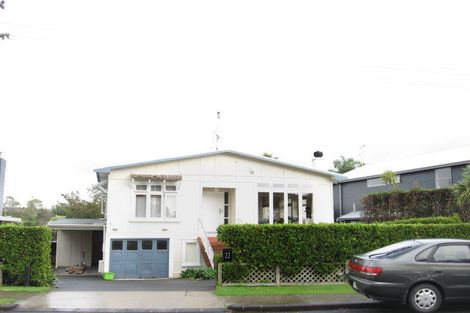 Photo of property in 22 Marine Parade, Mellons Bay, Auckland, 2014