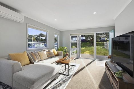 Photo of property in 2/1 Murphy Place, Titahi Bay, Porirua, 5022