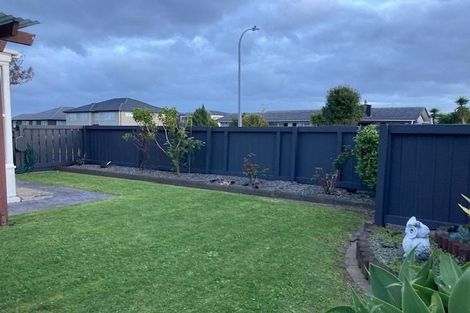 Photo of property in 1/2 Kurnell Drive, Botany Downs, Auckland, 2010