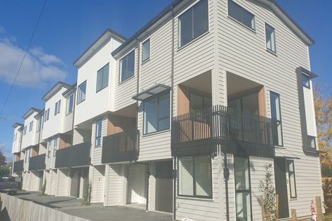 Photo of property in 7/5 Peachgrove Road, Te Atatu Peninsula, Auckland, 0610