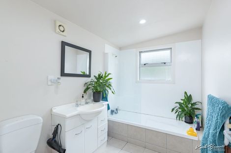 Photo of property in 18a Franklyn Road, Tawa, Wellington, 5028