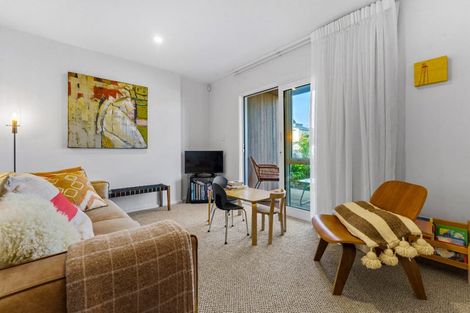 Photo of property in 37a Parr Terrace, Castor Bay, Auckland, 0620