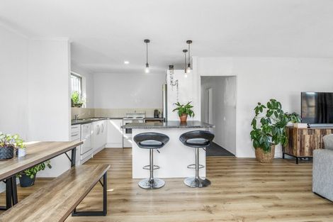 Photo of property in 43 Karaka Street, Helensville, 0800