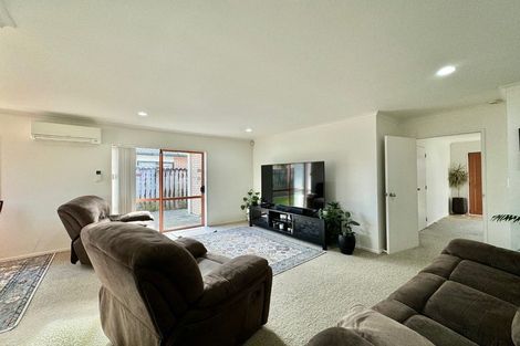 Photo of property in 8 Ettrick Lane, Papakura, 2110