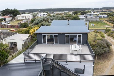 Photo of property in 122 Seabury Avenue, Foxton Beach, Foxton, 4815