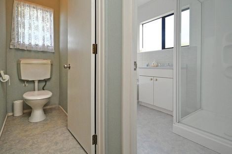 Photo of property in 2/37 Reeves Road, Pakuranga, Auckland, 2010