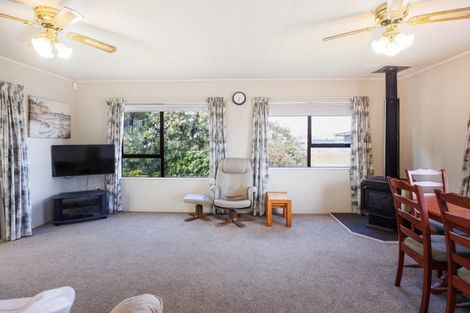 Photo of property in 18 Thomas Place, Foxton Beach, Foxton, 4815