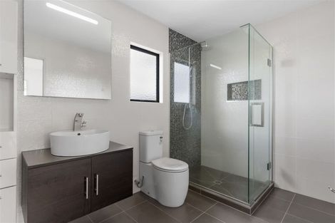 Photo of property in 1/11 Bronzewing Terrace, Unsworth Heights, Auckland, 0632