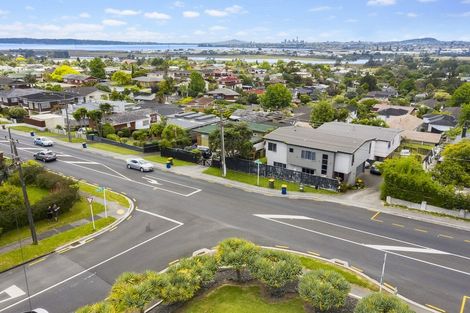 Photo of property in 40 Te Atatu Road, Te Atatu South, Auckland, 0610