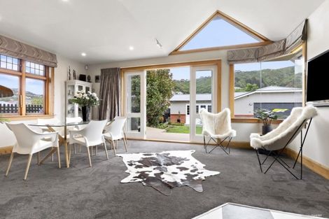 Photo of property in 242 The Parade, Island Bay, Wellington, 6023