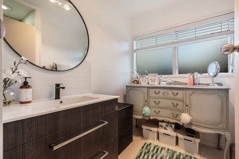 Photo of property in 16 Urlich Drive, Ranui, Auckland, 0612