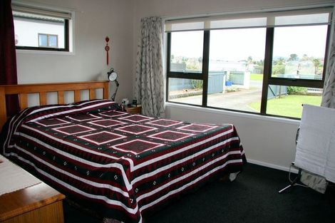 Photo of property in 70 Great South Road, Huntly, 3700