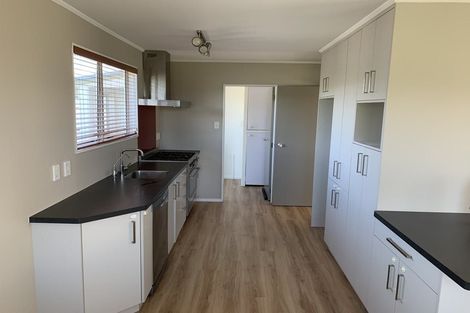 Photo of property in 10 Deveron Place, Tawa, Wellington, 5028