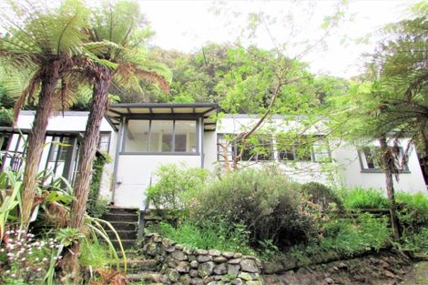 Photo of property in 126 Pinehaven Road, Pinehaven, Upper Hutt, 5019