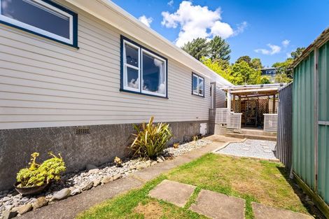 Photo of property in 28 Lowry Crescent, Stokes Valley, Lower Hutt, 5019