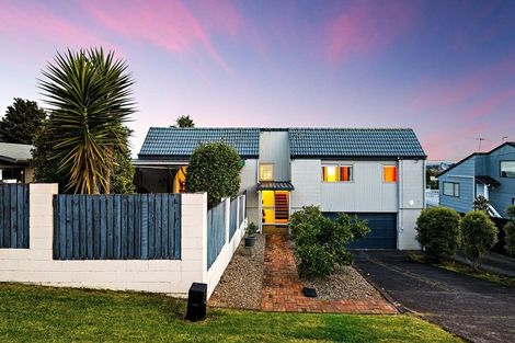 Photo of property in 85 Hobsonville Road, West Harbour, Auckland, 0618