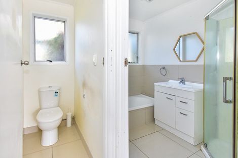 Photo of property in 31 Becker Drive, Weymouth, Auckland, 2103