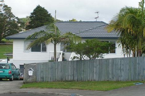 Photo of property in 17 Breenagh Place, Massey, Auckland, 0614