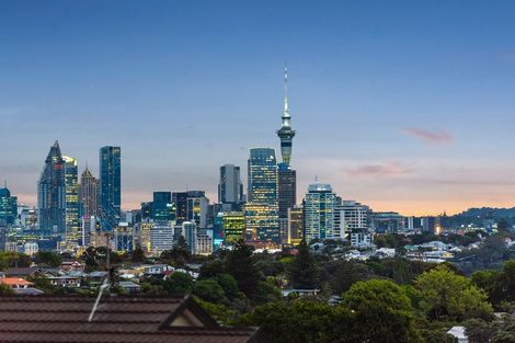 Photo of property in 2/33 Williamson Avenue, Belmont, Auckland, 0622