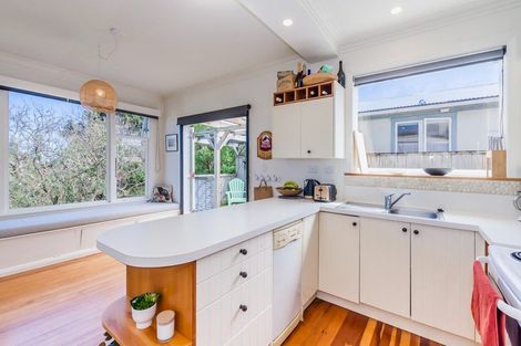 Photo of property in 131 Renown Road, Raumati South, Paraparaumu, 5032