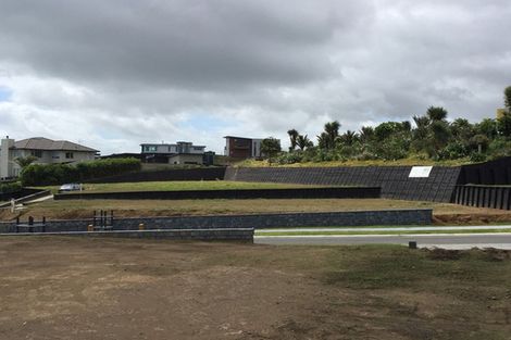 Photo of property in 7 Oakmont Crescent, Waiwhakaiho, New Plymouth, 4312