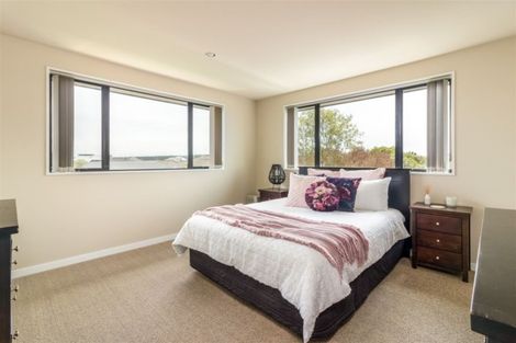 Photo of property in 7 Stoneleigh Green, Parklands, Christchurch, 8083