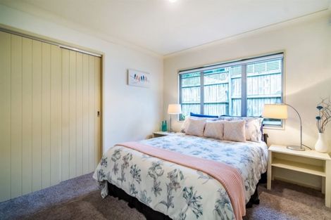 Photo of property in 160 Kittiwake Drive, Schnapper Rock, Auckland, 0632