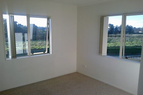 Photo of property in 60 Brashier Circle, Sunnyvale, Auckland, 0612