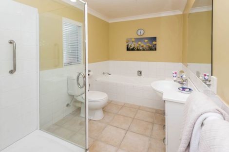 Photo of property in 14 Conacher Close, East Tamaki Heights, Auckland, 2016