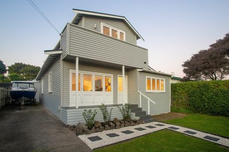 Photo of property in 5 Hawea Road, Point Chevalier, Auckland, 1022