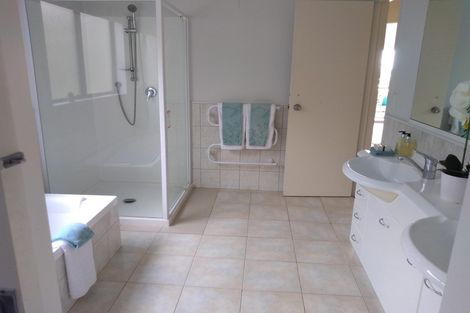 Photo of property in 1/13 Garadice Road, Rothesay Bay, Auckland, 0630