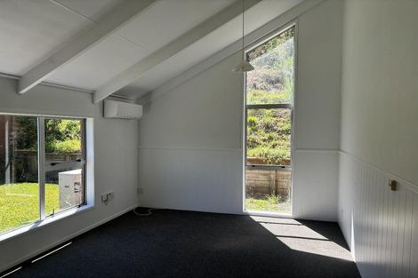 Photo of property in 45 Seaview Road, Marfell, New Plymouth, 4310