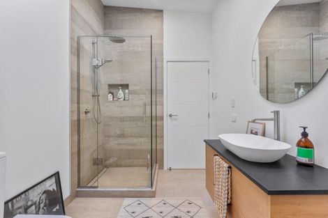 Photo of property in 37a Parr Terrace, Castor Bay, Auckland, 0620