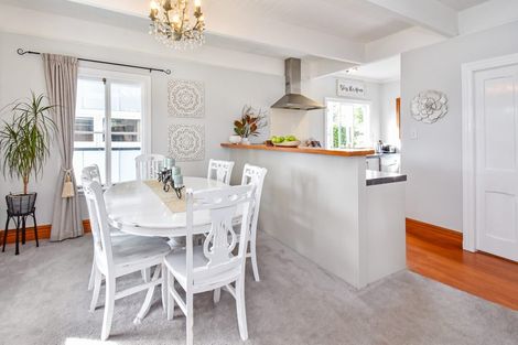 Photo of property in 84 Wattle Farm Road, Wattle Downs, Auckland, 2103