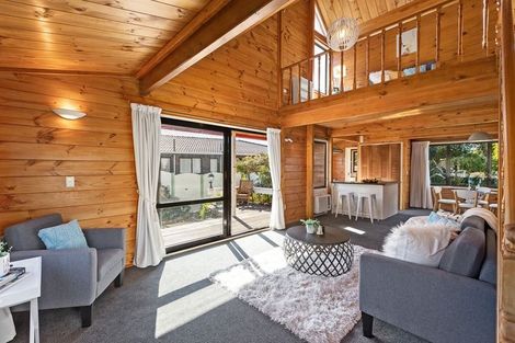 Photo of property in 14 Muscat Place, Henderson, Auckland, 0612