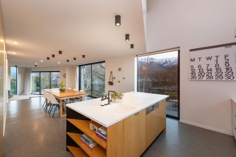 Photo of property in 9 Beacon Point Road, Wanaka, 9305