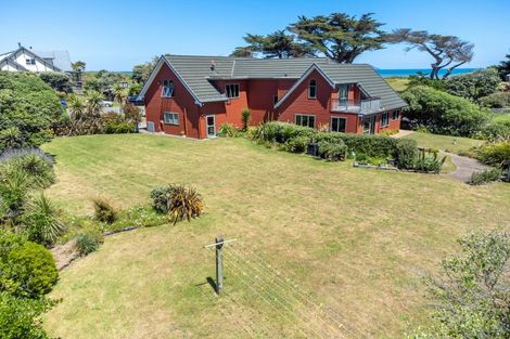 Photo of property in 2 Kitchener Street, Te Horo Beach, Otaki, 5581