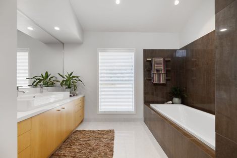 Photo of property in 12 Balmoral Lane, Redcliffs, Christchurch, 8081