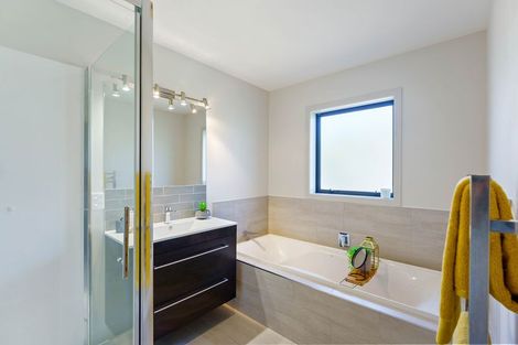 Photo of property in 7 Mahia Lane, Waikanae, 5036