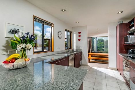 Photo of property in 2 Te Wharau Drive, Greenhithe, Auckland, 0632